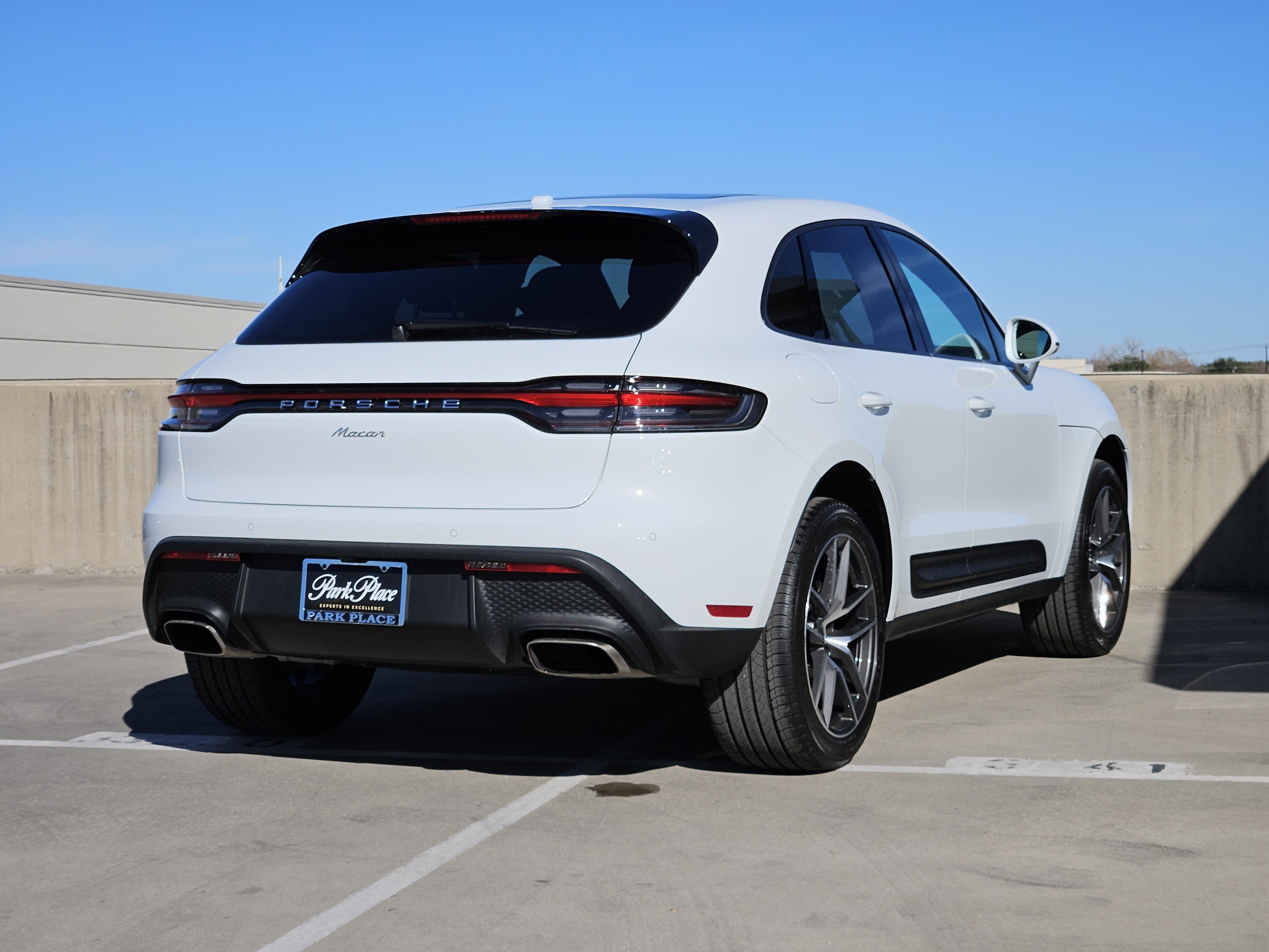 Certified 2025 Porsche Macan image 8