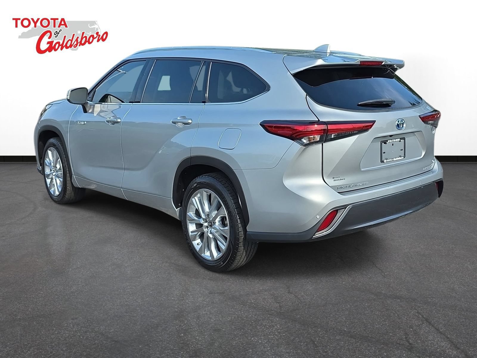 Used 2021 Toyota Highlander Limited FWD image 7