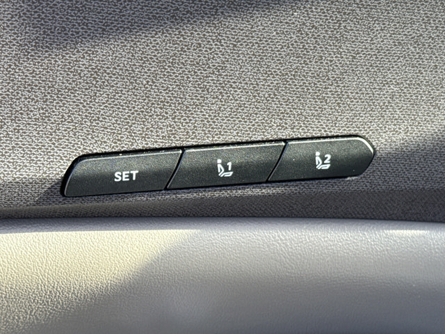 Used 2025 Kia Carnival SX FWD image 28