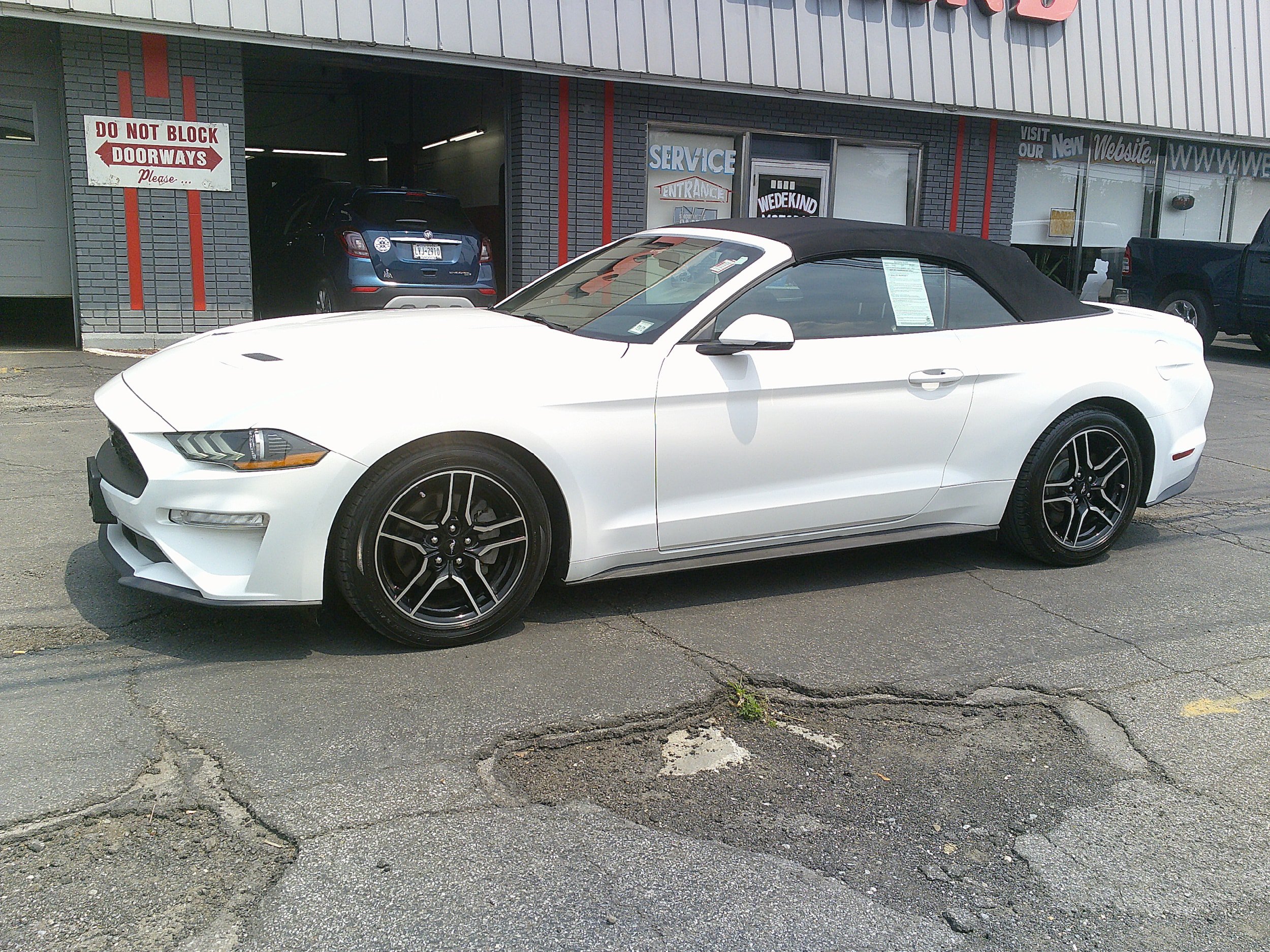 Used 2019 Ford Mustang Premium RWD image 19