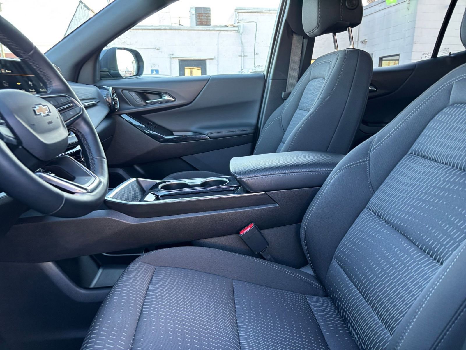 Used 2025 Chevrolet Equinox LT image 25