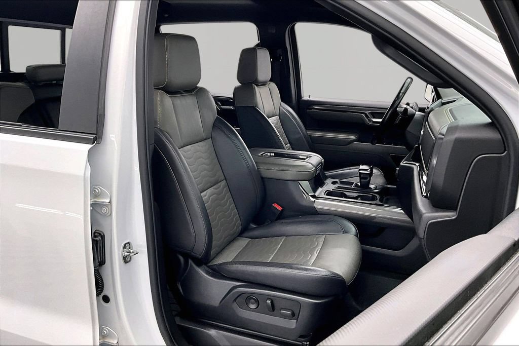 Used 2022 Chevrolet Silverado 1500 ZR2 w/ Technology Package AWD/4WD image 7