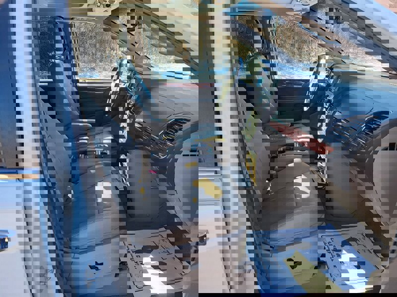 Used 2016 Chrysler Town & Country Touring-L image 12