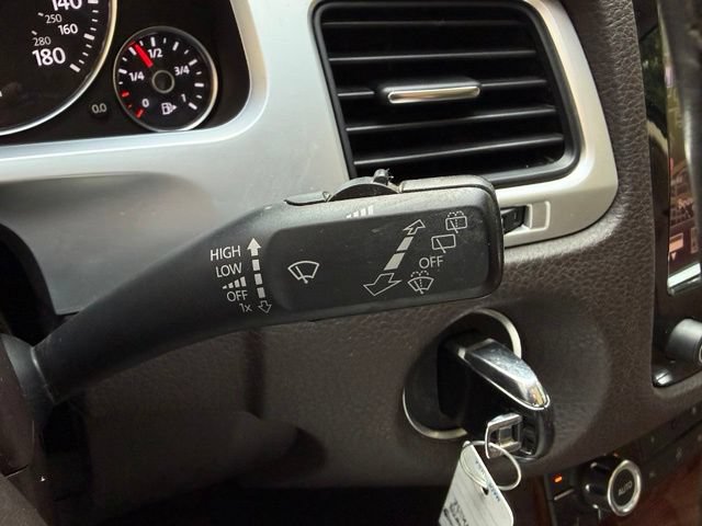 Used 2013 Volkswagen Touareg TDI AWD/4WD image 26