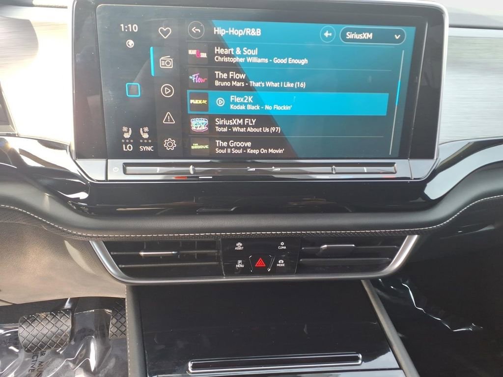 Used 2024 Volkswagen Atlas Cross Sport SE image 25