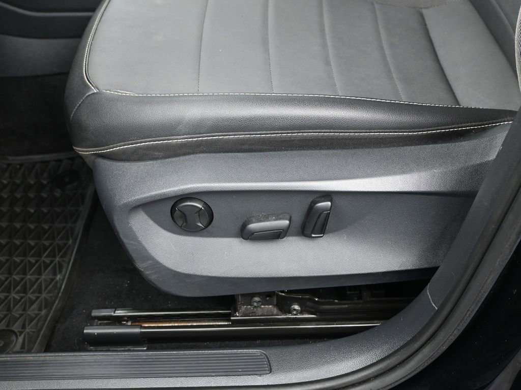 Used 2022 Volkswagen Taos SE w/ Panoramic Sunroof Package image 21