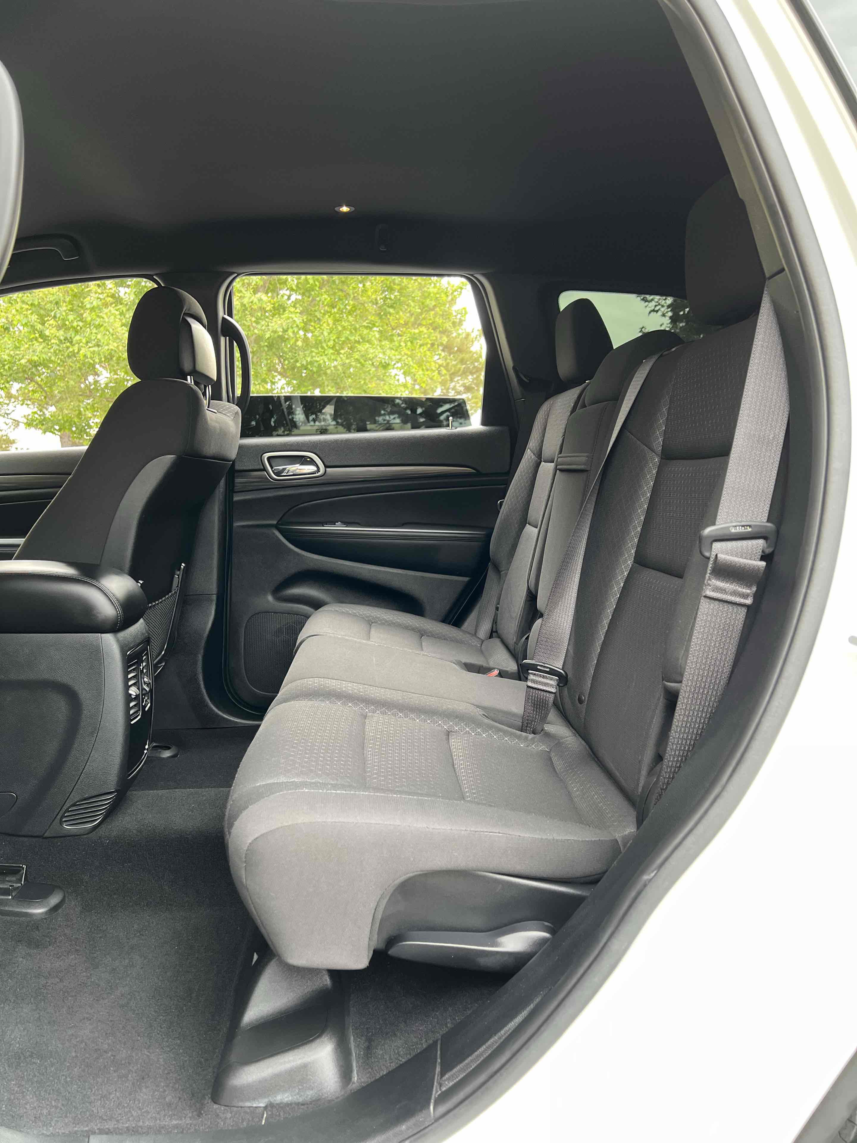 Used 2020 Jeep Grand Cherokee Laredo image 23