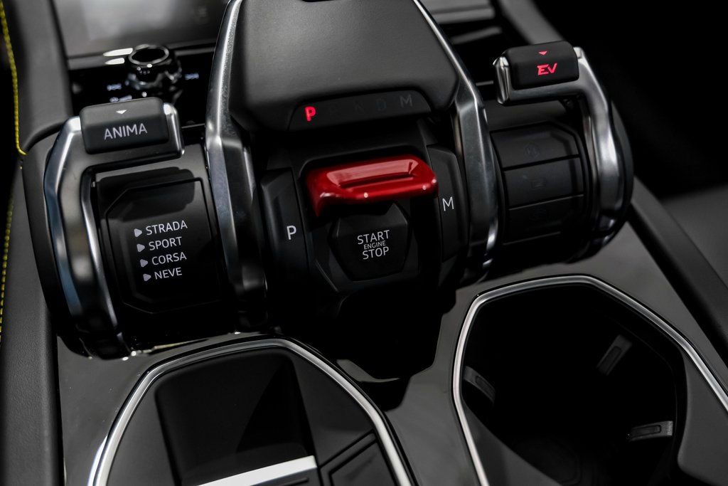 Used 2025 Lamborghini Urus SE image 16