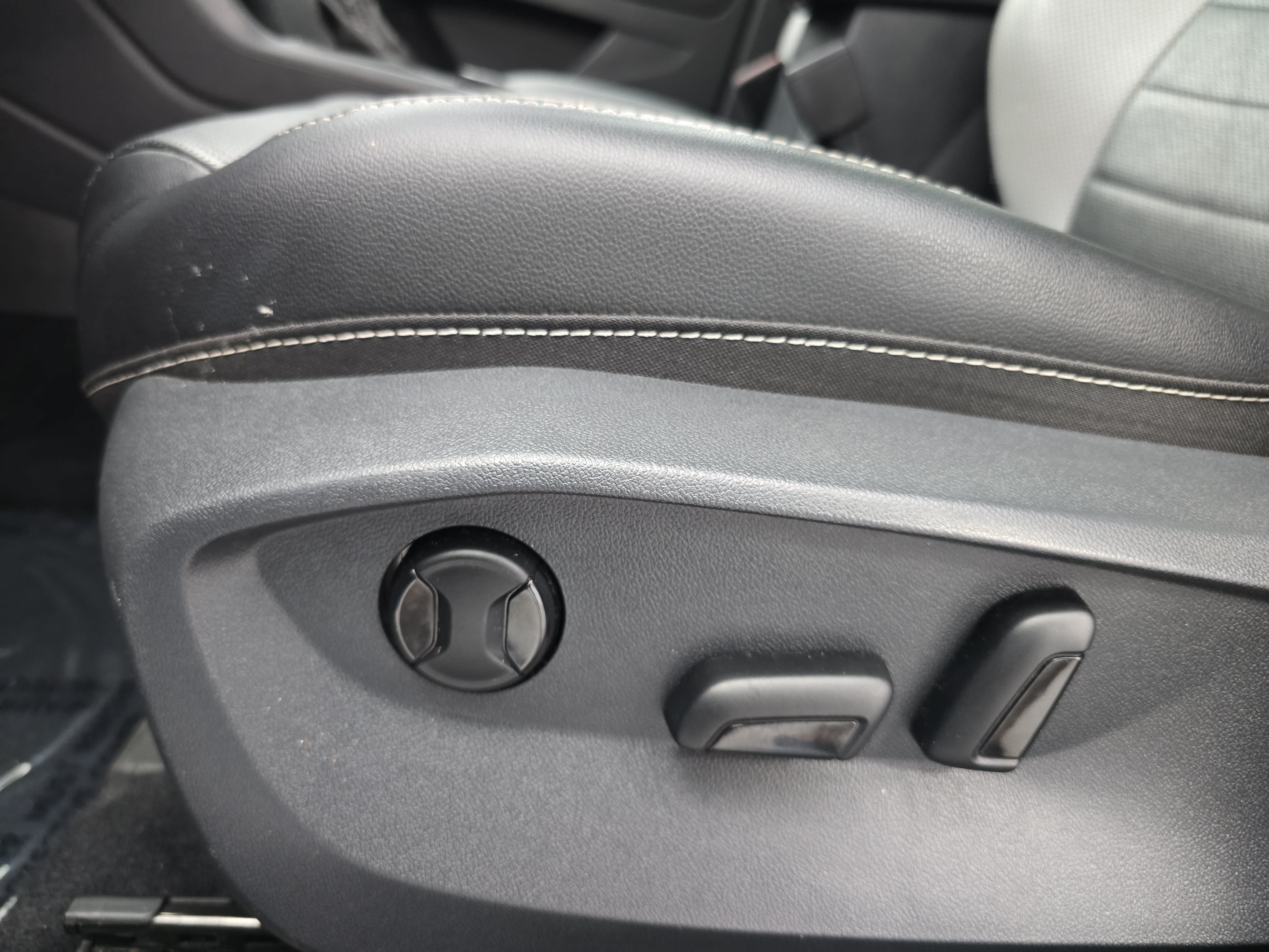 Used 2022 Volkswagen Taos SEL AWD/4WD image 28