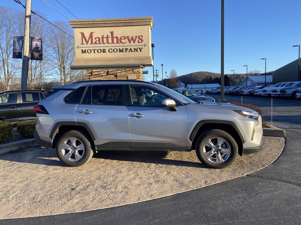 Used 2025 Toyota RAV4 XLE image 4