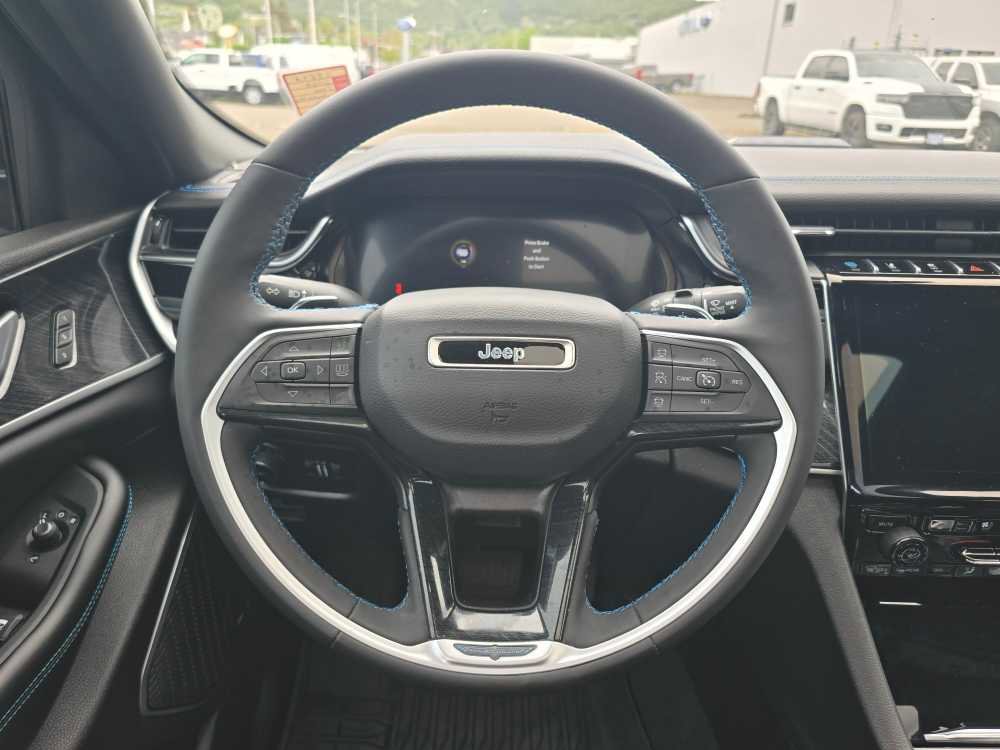 Used 2023 Jeep Grand Cherokee Trailhawk AWD/4WD image 11