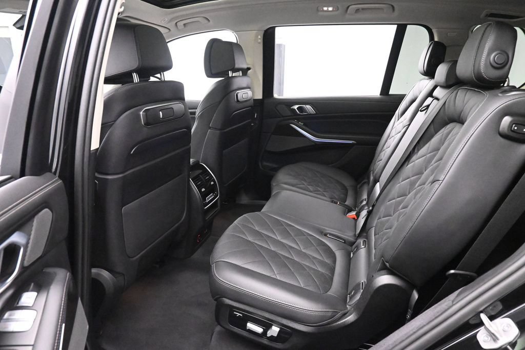 Used 2024 BMW X7 xDrive40i w/ Premium Package AWD/4WD image 14