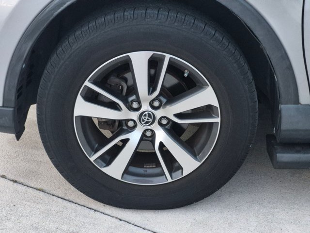 Used 2018 Toyota RAV4 XLE FWD image 9
