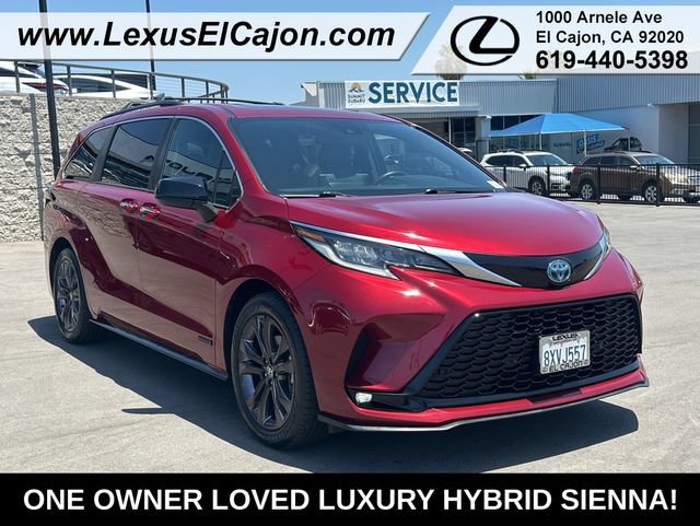 Used 2021 Toyota Sienna XSE w/ XSE Plus Package FWD image 2