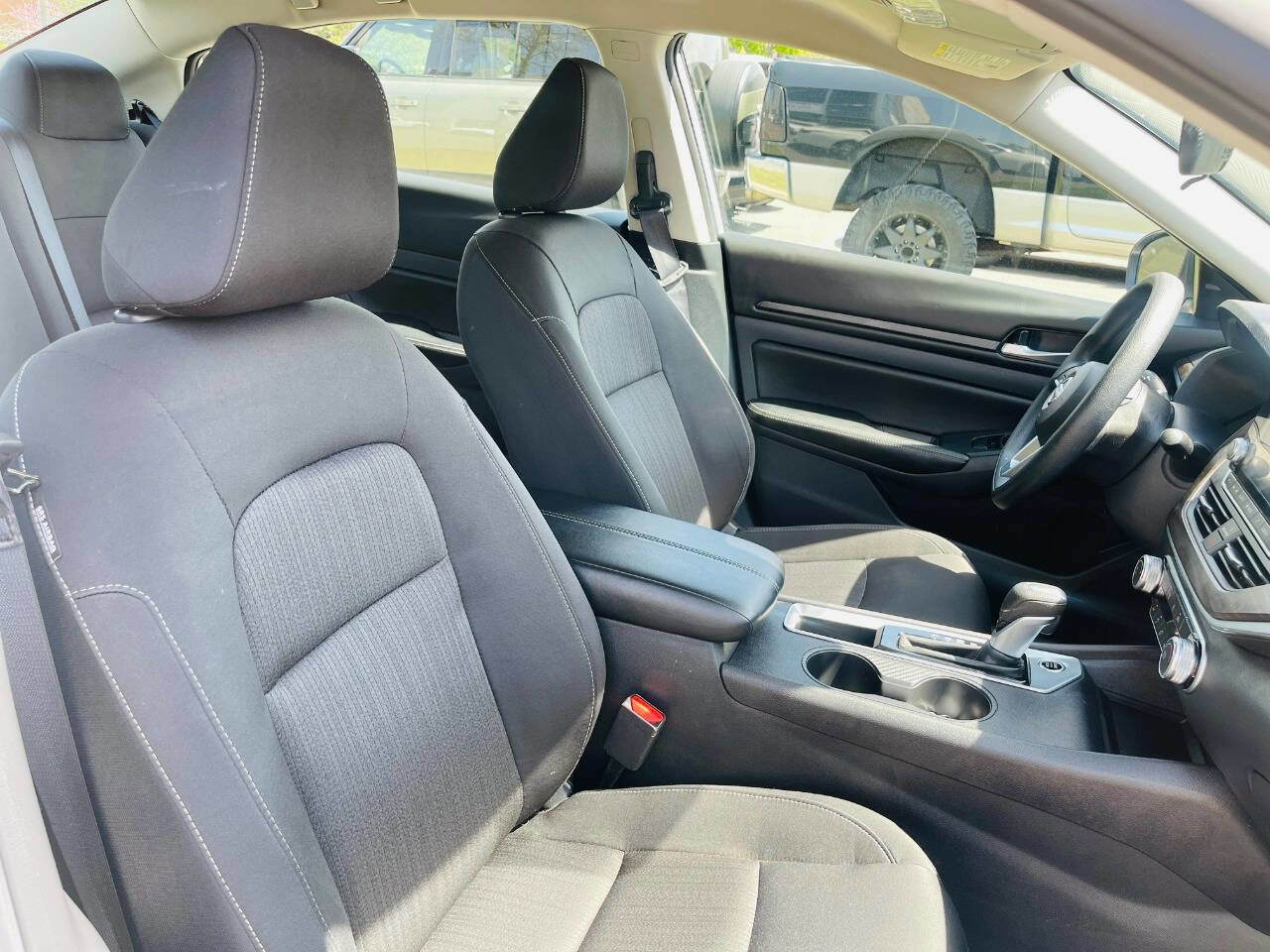 Used 2025 Nissan Altima 2.5 SV image 29