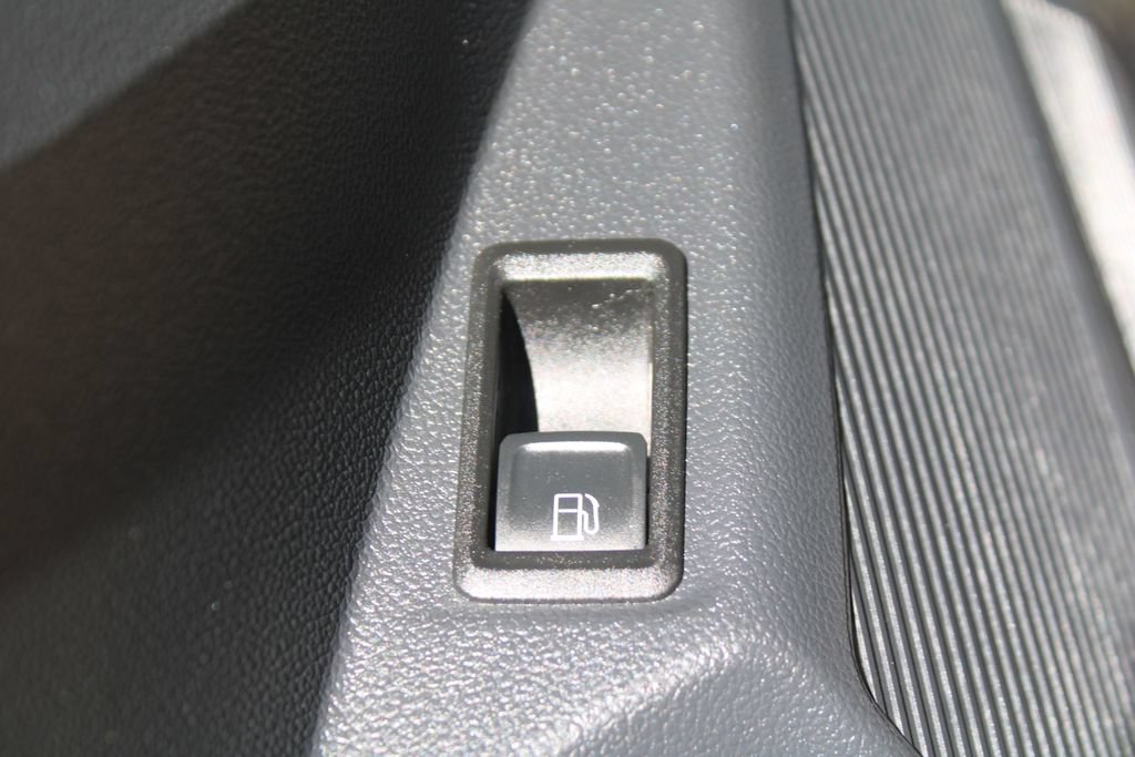 Used 2023 Volkswagen Taos SE w/ Panoramic Sunroof Package FWD image 22