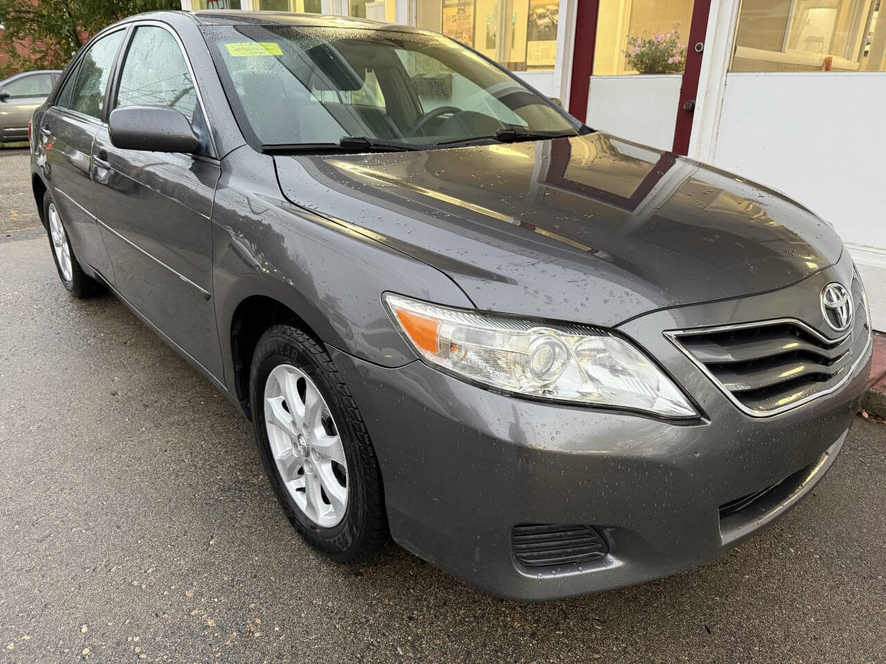 Used 2011 Toyota Camry LE w/ LE Extra-Value Pkg image 2