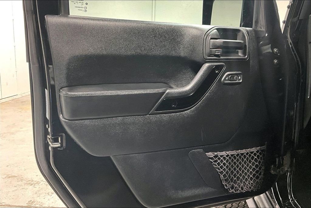 Used 2017 Jeep Wrangler Unlimited Sahara image 21