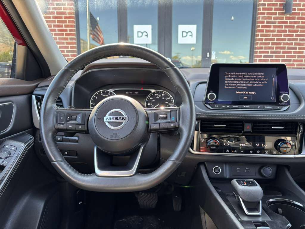 Used 2021 Nissan Rogue SV w/ Premium Package image 14