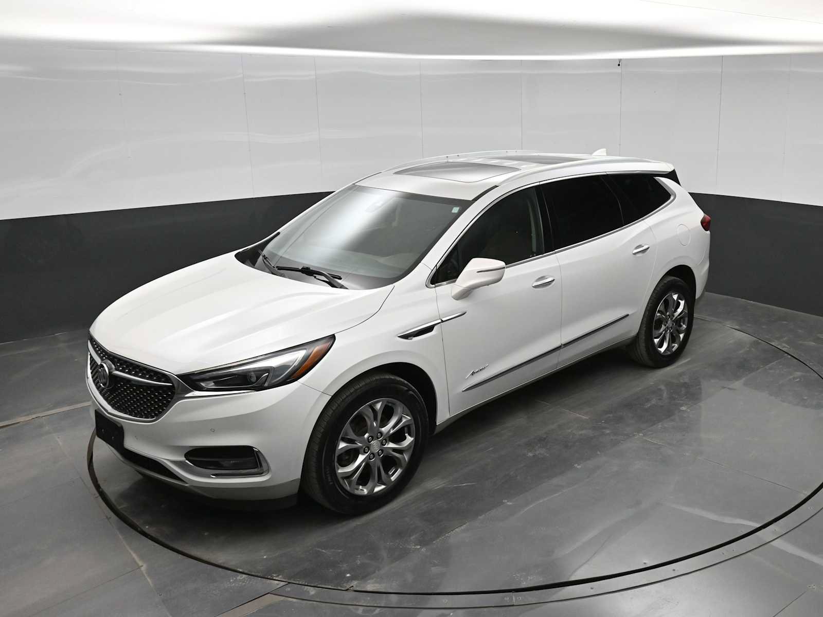Used 2019 Buick Enclave Avenir w/ Avenir Technology Package AWD/4WD image 26