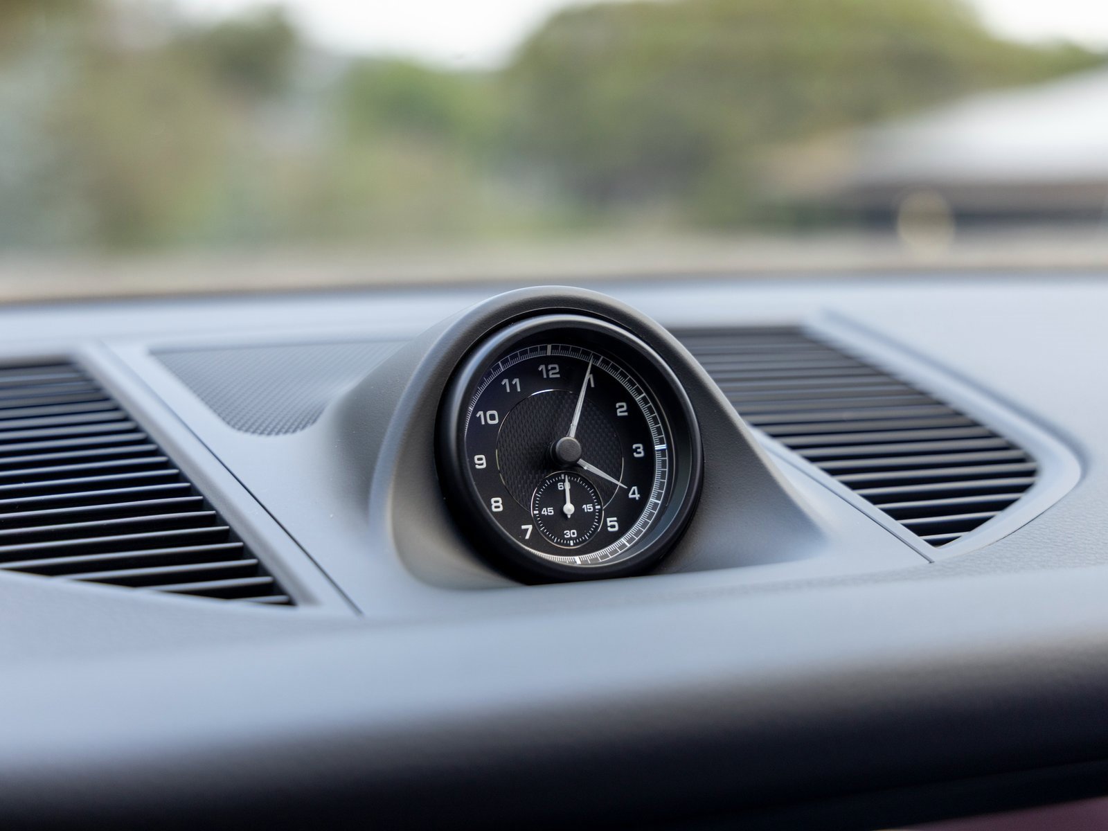 Certified 2025 Porsche Macan image 33