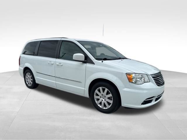 Used 2015 Chrysler Town & Country Touring image 9