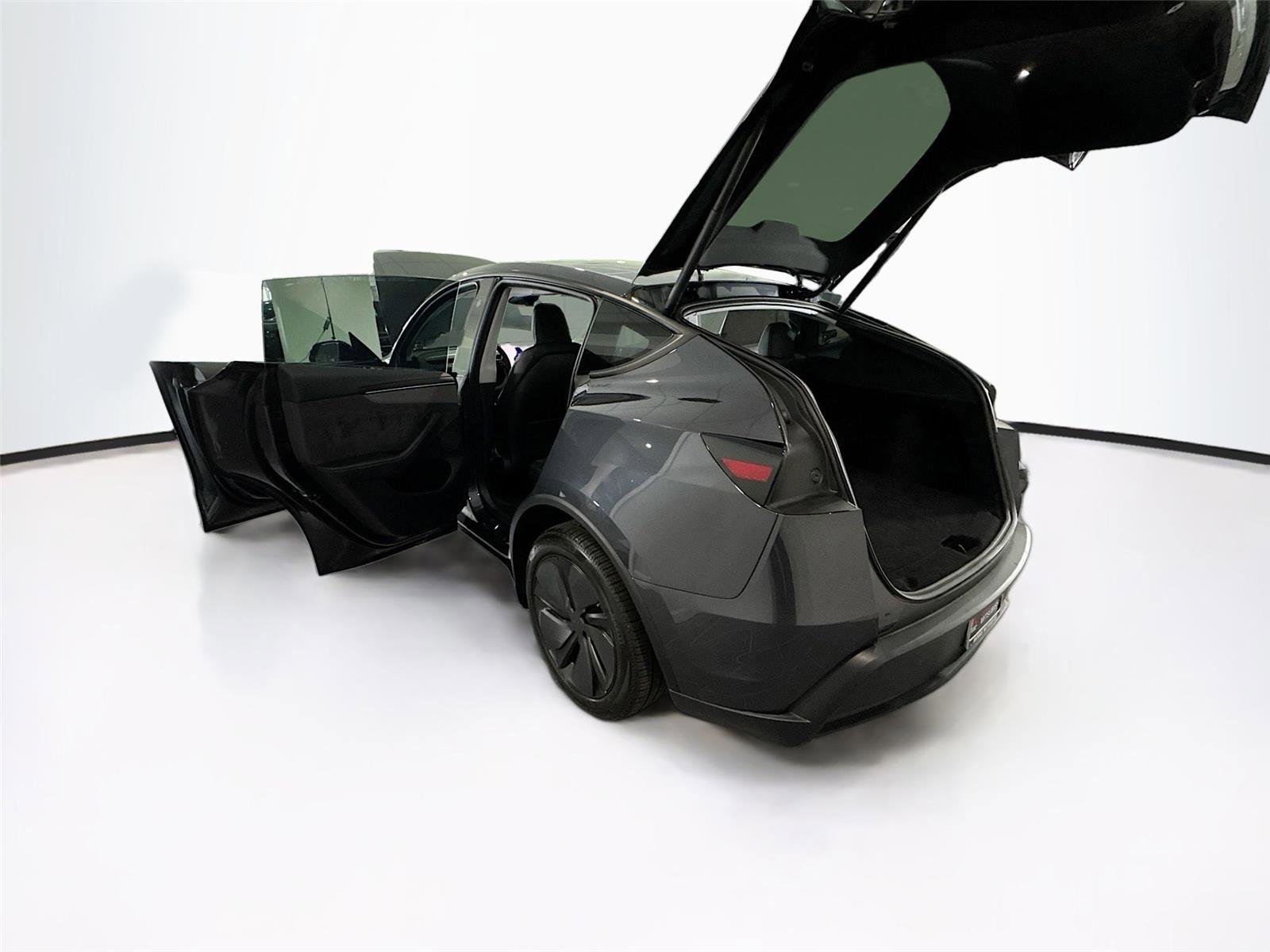 Used 2026 Tesla Model Y 2WD image 38