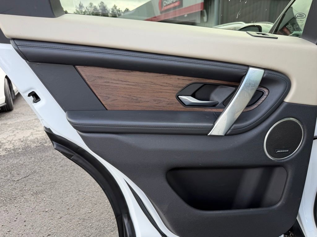 Used 2020 Land Rover Discovery Sport SE image 28