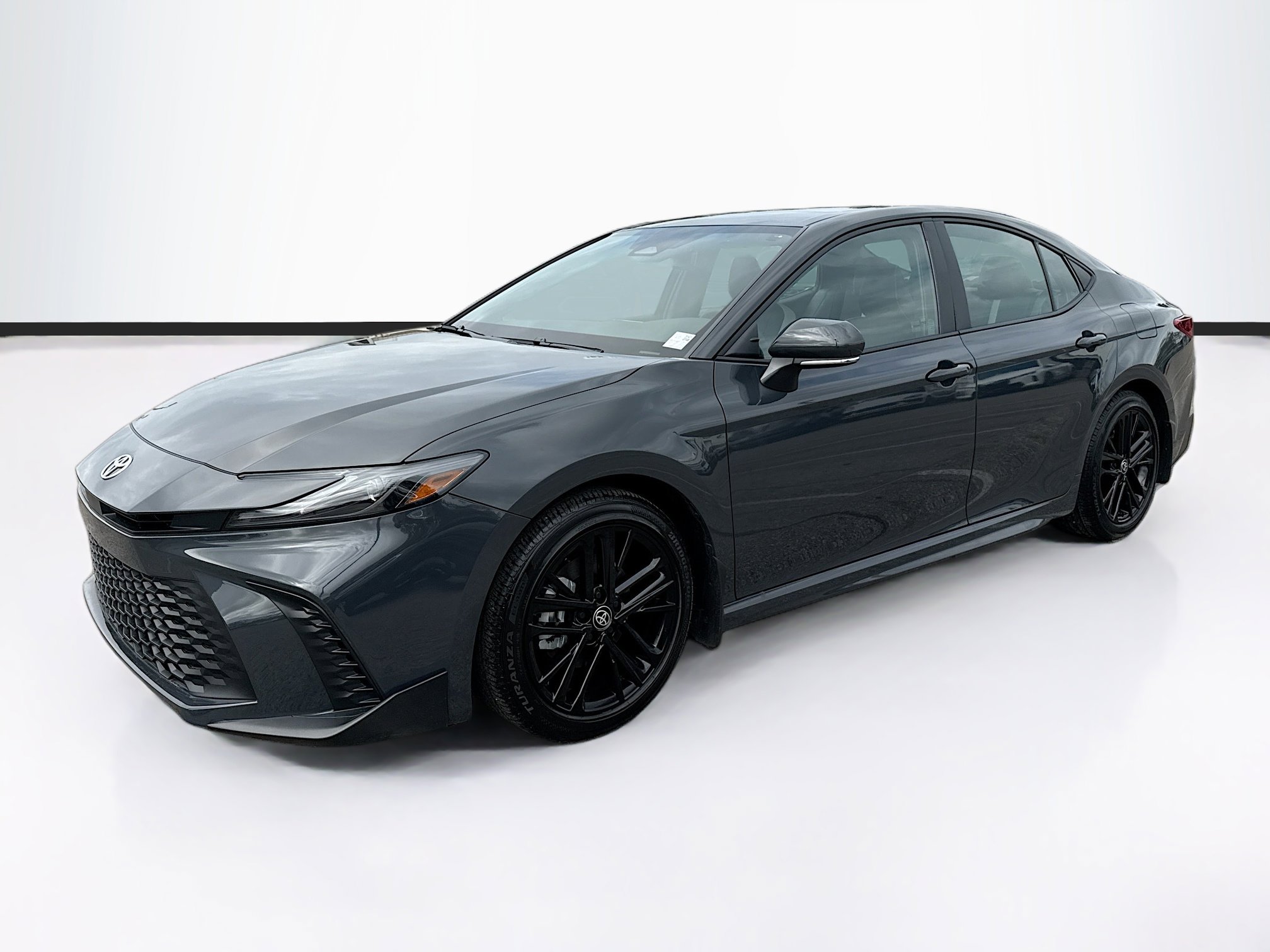 Used 2025 Toyota Camry SE image 7