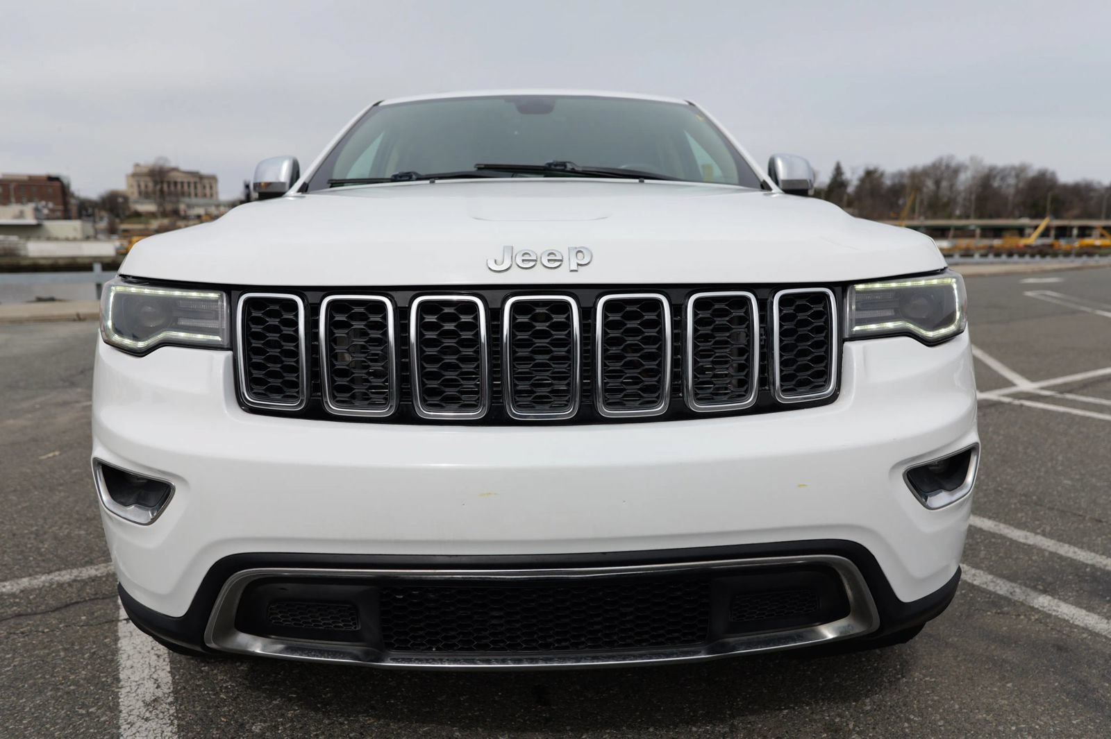 Used 2017 Jeep Grand Cherokee Limited w/ Luxury Group II RWD image 2