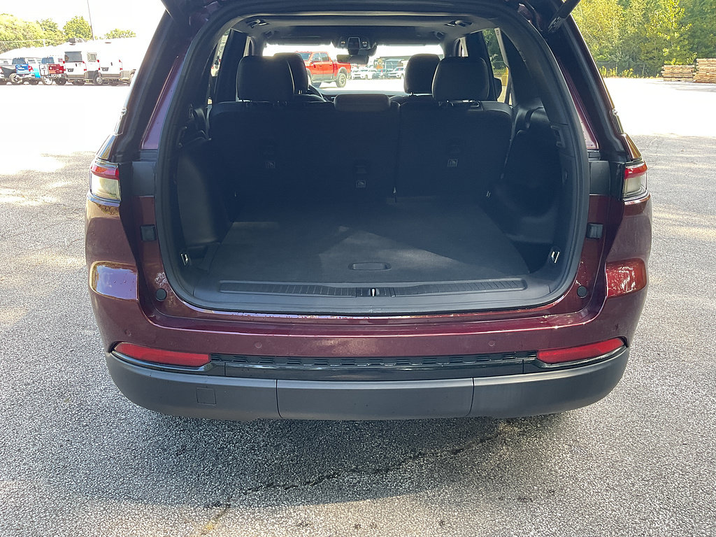 Used 2025 Jeep Grand Cherokee Altitude AWD/4WD image 14