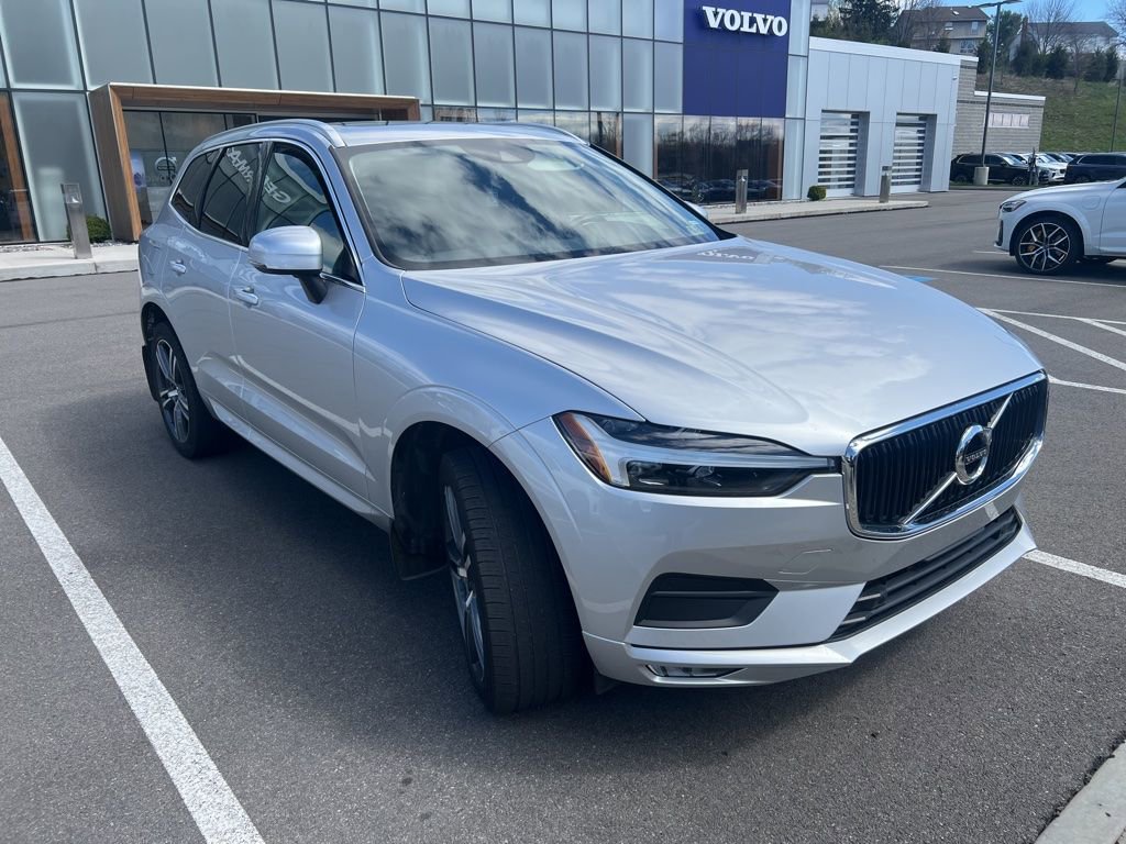 Used 2021 Volvo XC60 T5 Momentum w/ Premium Package image 3