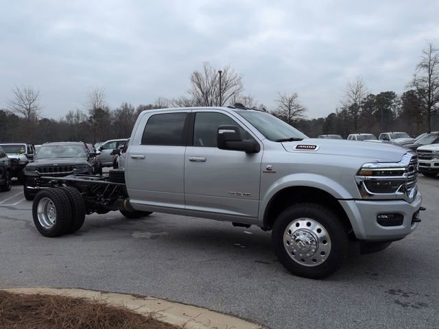 New 2026 RAM 4500 4x4 Crew Cab DRW w/ Laramie Trim Package image 2