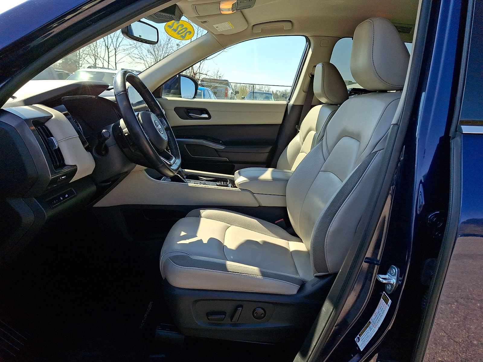 Used 2022 Nissan Pathfinder SL AWD/4WD image 14