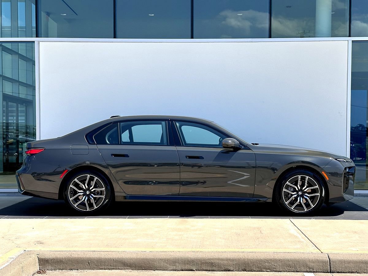 New 2026 BMW 740i image 3