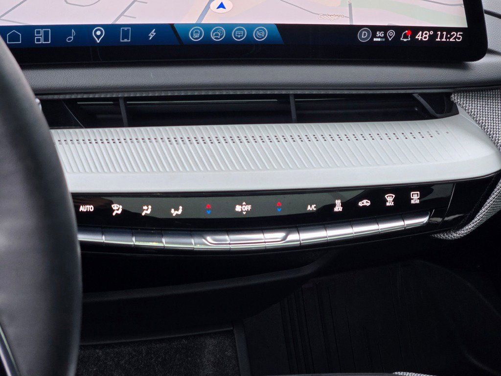 Used 2025 Cadillac Optiq Luxury 1 w/ LPO, Floor Liner Package AWD/4WD image 28