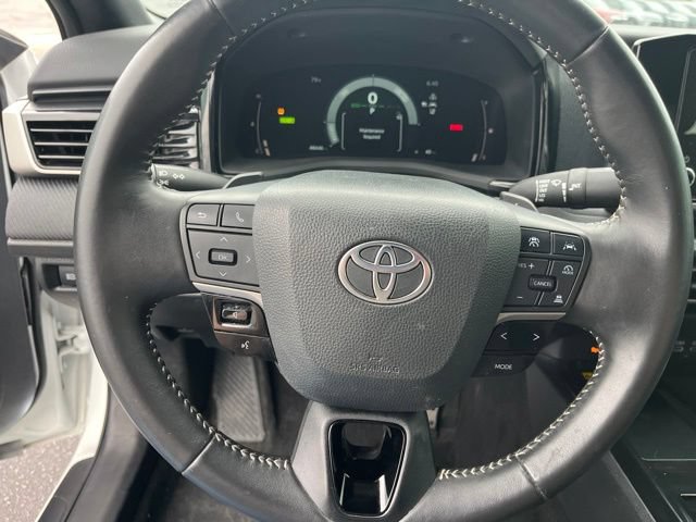 Used 2025 Toyota Camry SE w/ Convenience Package FWD image 17