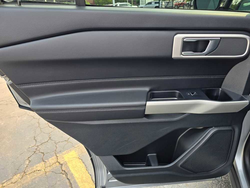 Used 2022 Ford Explorer XLT w/ Equipment Group 202A image 23