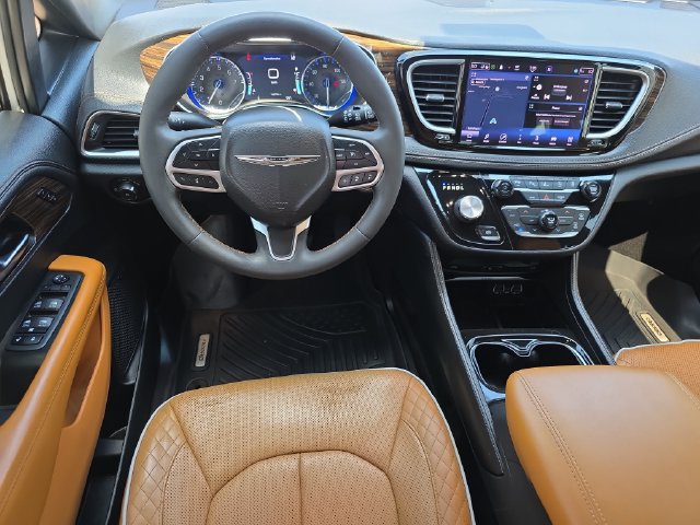 Used 2022 Chrysler Pacifica Pinnacle FWD image 14