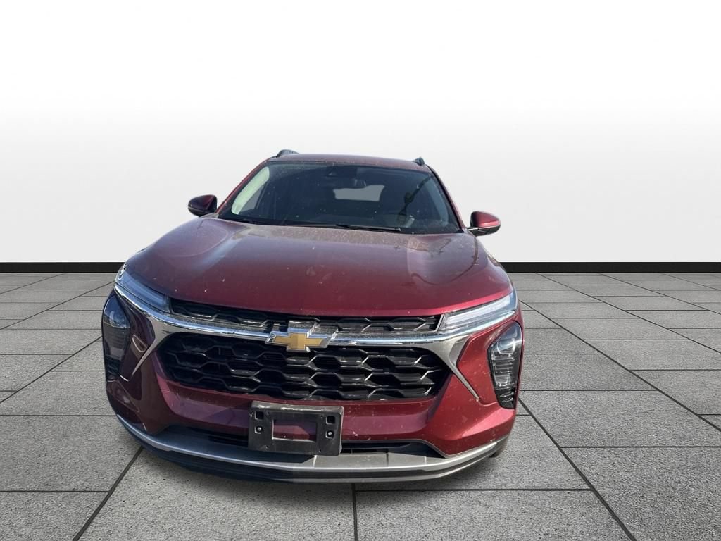 Used 2025 Chevrolet Trax LT w/ LT Convenience Package FWD image 2
