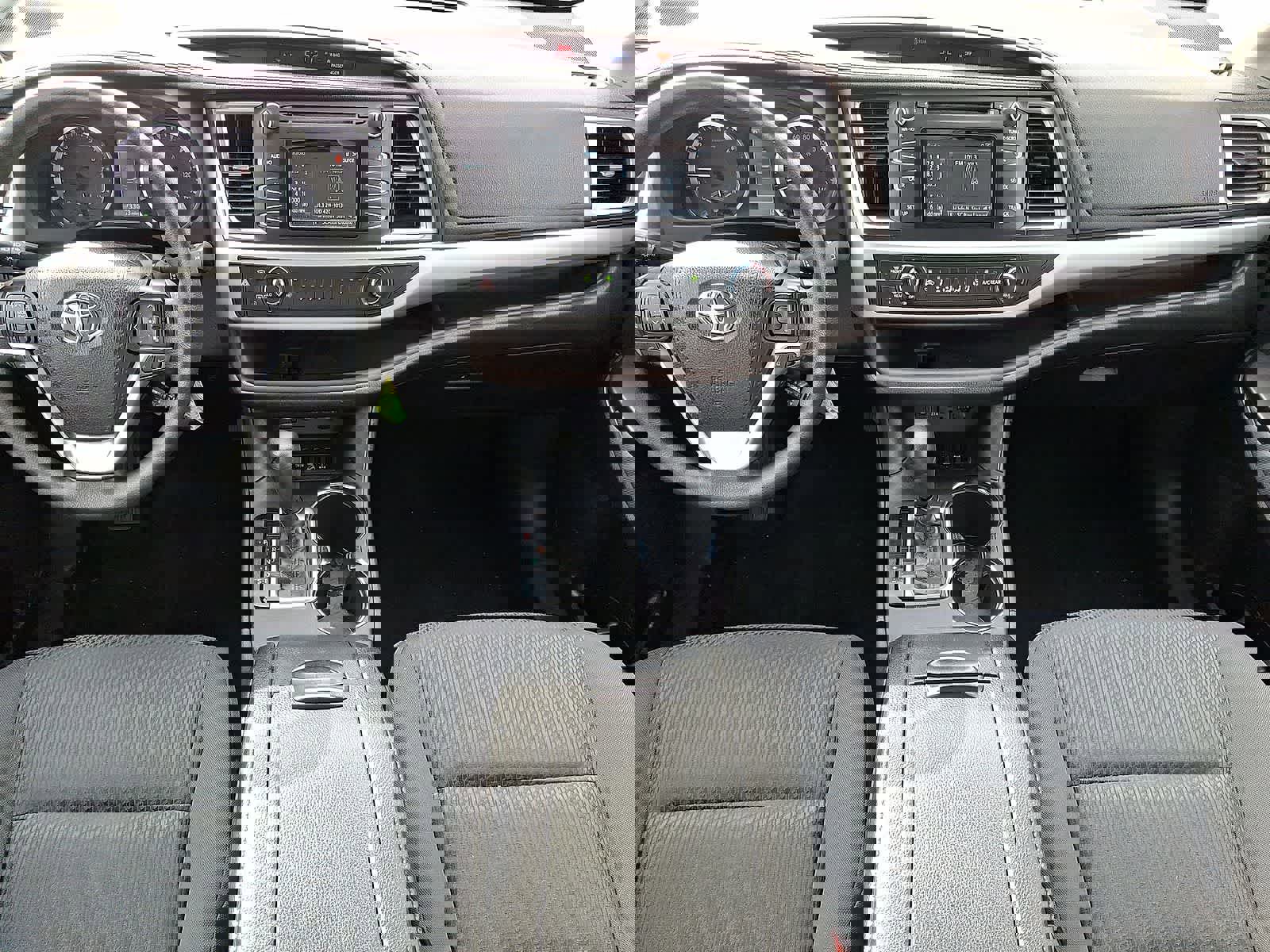 Used 2019 Toyota Highlander LE image 24