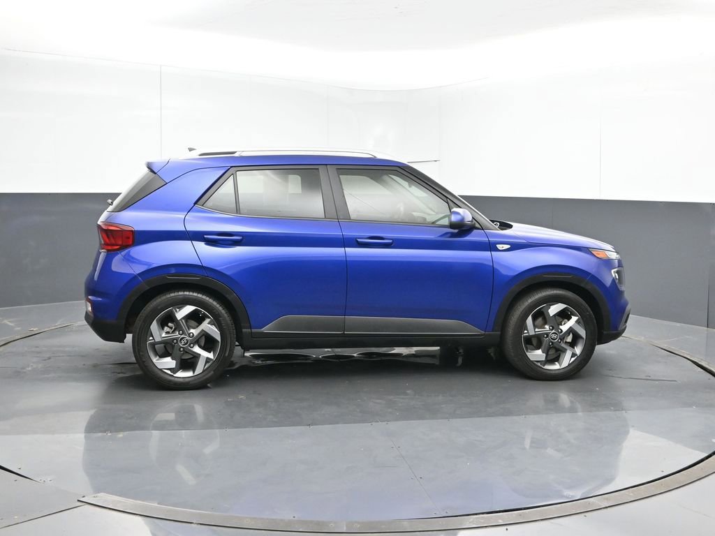 Used 2022 Hyundai Venue SEL w/ Cargo Package image 6