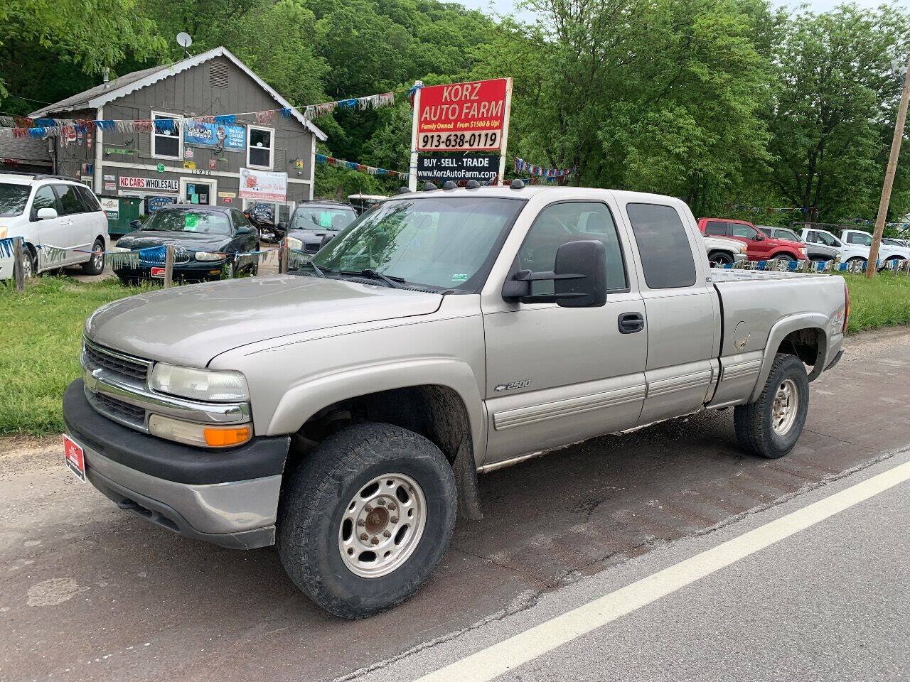 Used 2000 Chevrolet Silverado 2500 LS w/ Snow Plow Prep Pkg AWD/4WD image 2