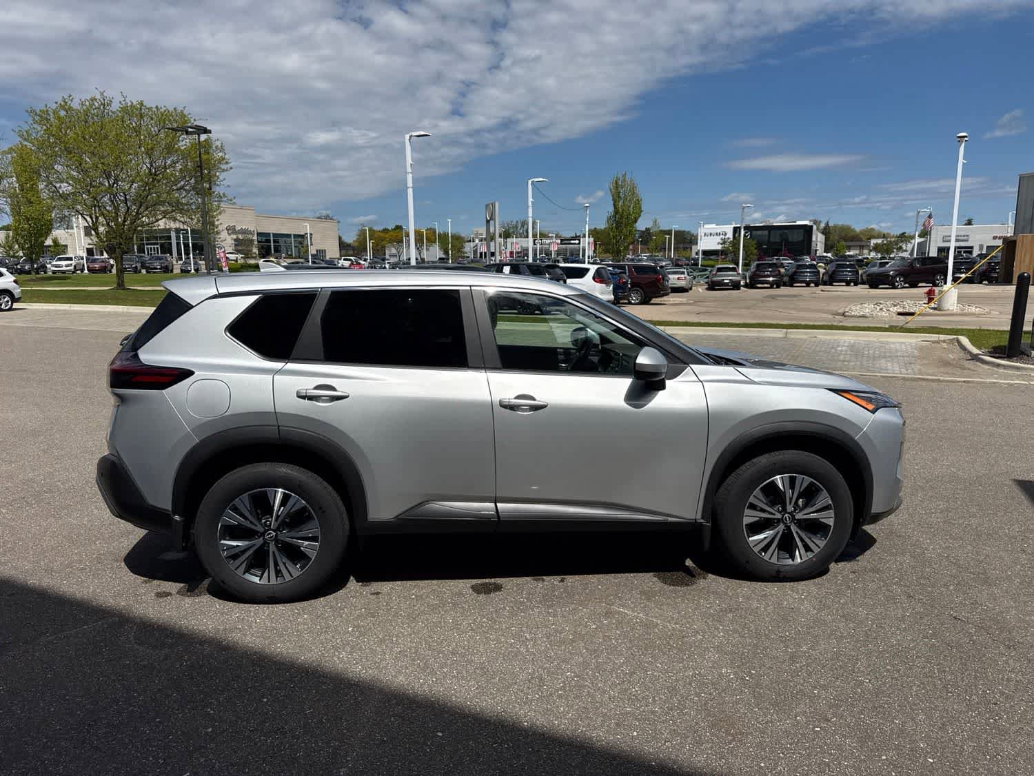 Used 2023 Nissan Rogue SV AWD/4WD image 5