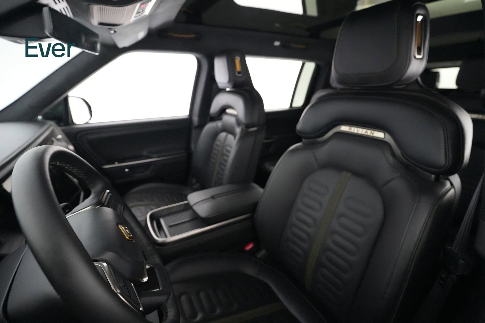 Used 2025 Rivian R1S Adventure AWD/4WD image 4