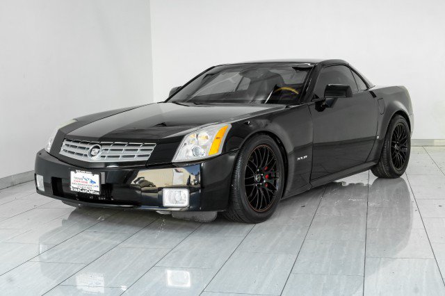 Used 2006 Cadillac XLR RWD image 4