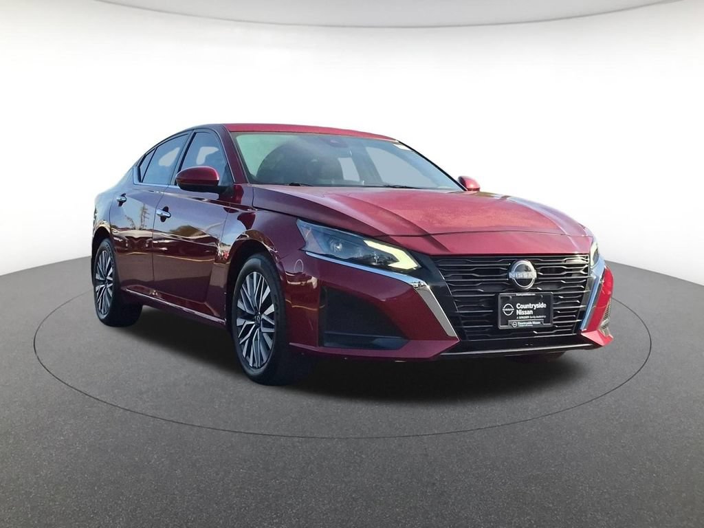 Used 2024 Nissan Altima 2.5 SV w/ SV Premium Package AWD/4WD image 3