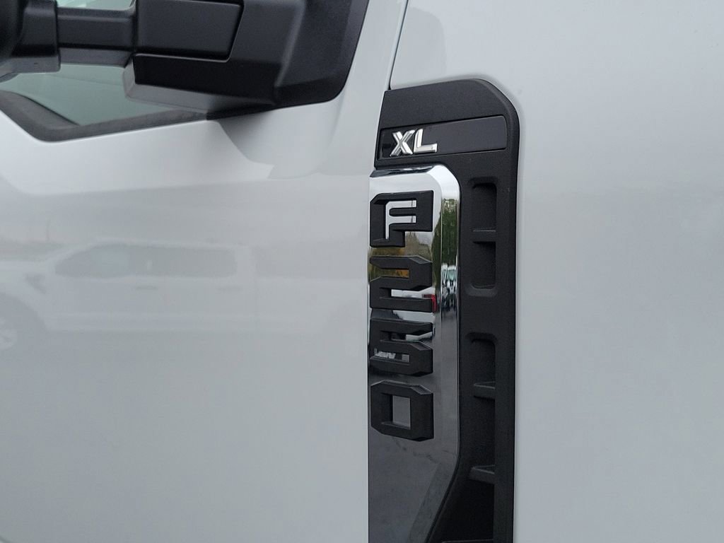 New 2026 Ford F250 XL w/ FX4 Off-Road Package AWD/4WD image 9