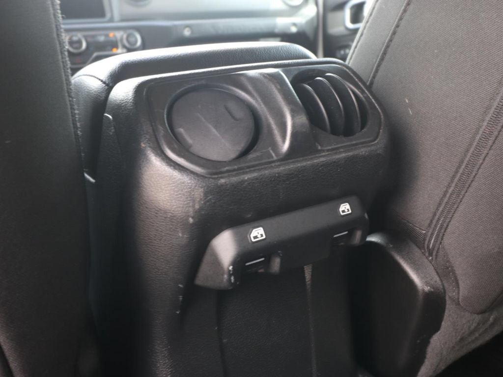 Used 2023 Jeep Wrangler Unlimited Sport AWD/4WD image 12