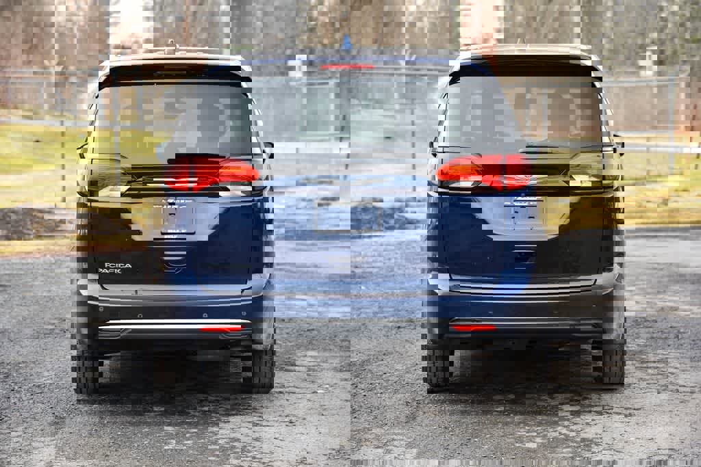 Certified 2019 Chrysler Pacifica Touring Plus image 4